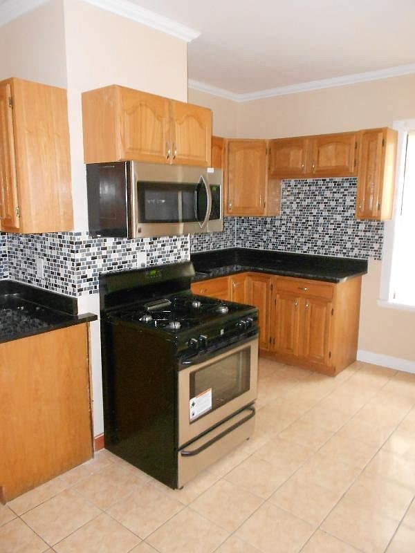 24 Clarence #3 - Gas Range